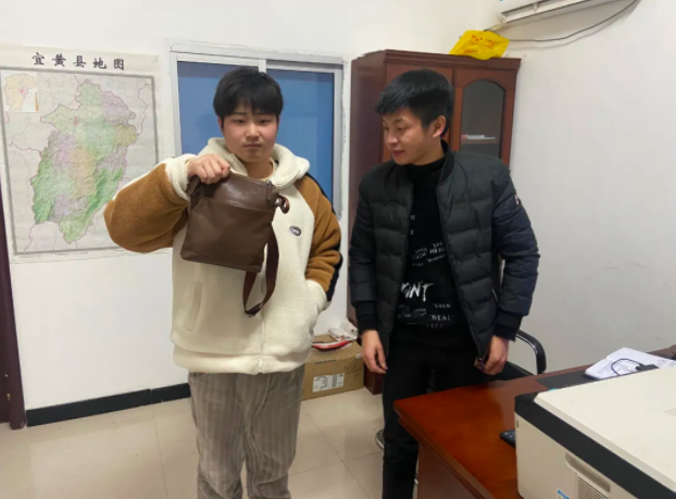 撫州長運 駕駛員拾金不昧暖人心