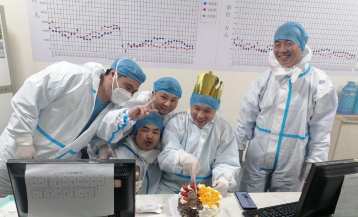 都市城際公交 定制客運(yùn)分公司為堅(jiān)守崗位的黨員過一個(gè)別樣的生日
