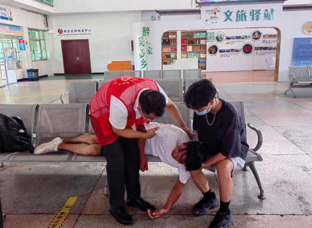 上饒汽運:旅客突發疾病 工作人員緊急救助