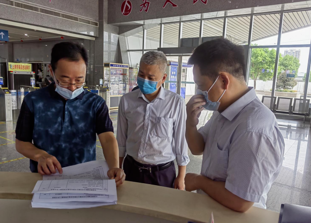 穆孫祥督查南昌長途汽車西站文明創建工作