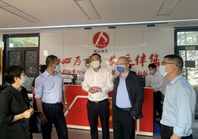 都市城際公交:省交通運輸廳領導調研瑤湖西驛站、新洪大客運驛站生產經營
