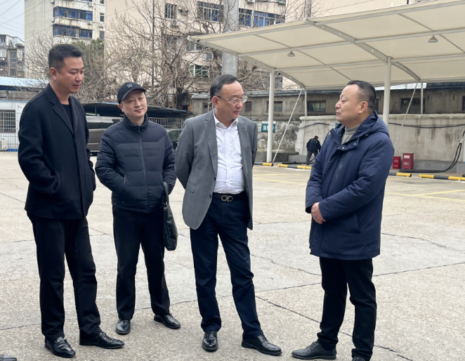 胡維泉調研都市城際公交、長運出租生產(chǎn)經(jīng)營工作
