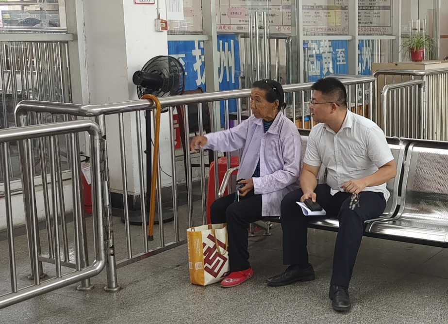 暖新聞 || 撫州長運:老人迷路 熱心黨員來幫忙