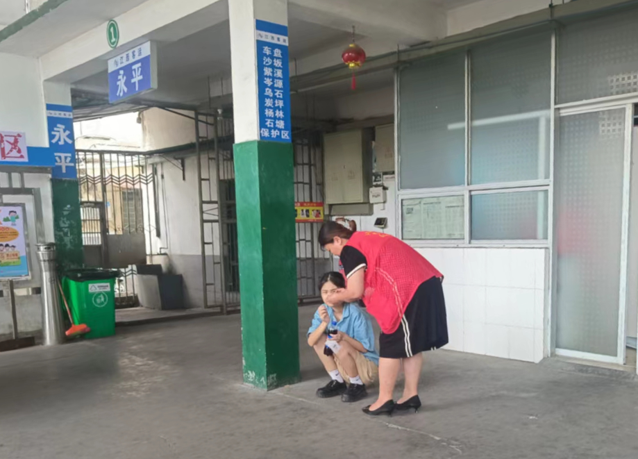 上饒汽運:乘客突發低血糖 客運站工作人員及時提供幫助