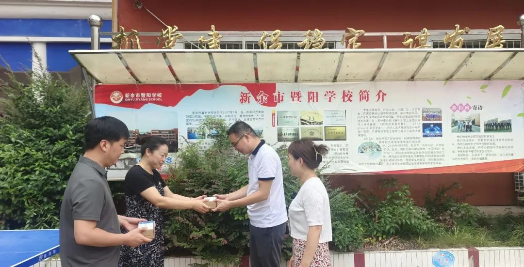 新余公交:優質服務進校園,送卡上門暖人心