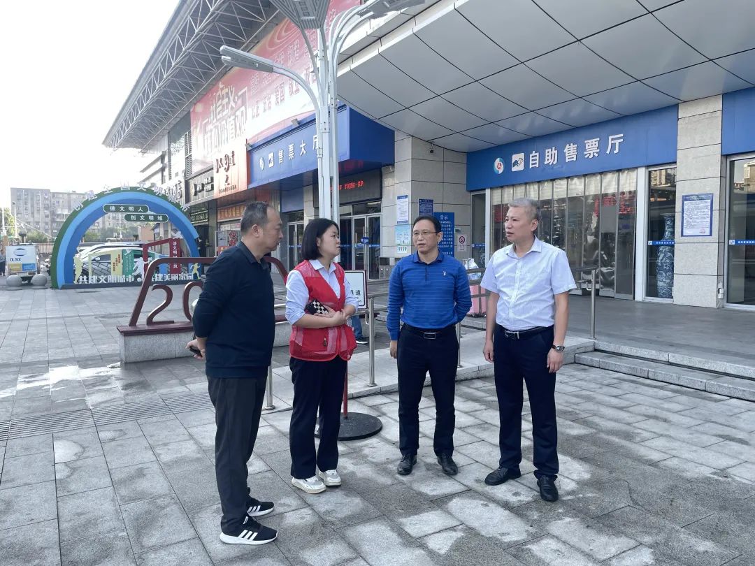 劉志堅督導檢查都市城際公交創文鞏衛工作