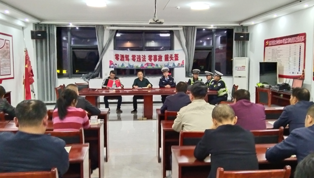 撫州長(zhǎng)運(yùn):崇仁分公司開展駕駛員交通安全教育活動(dòng)