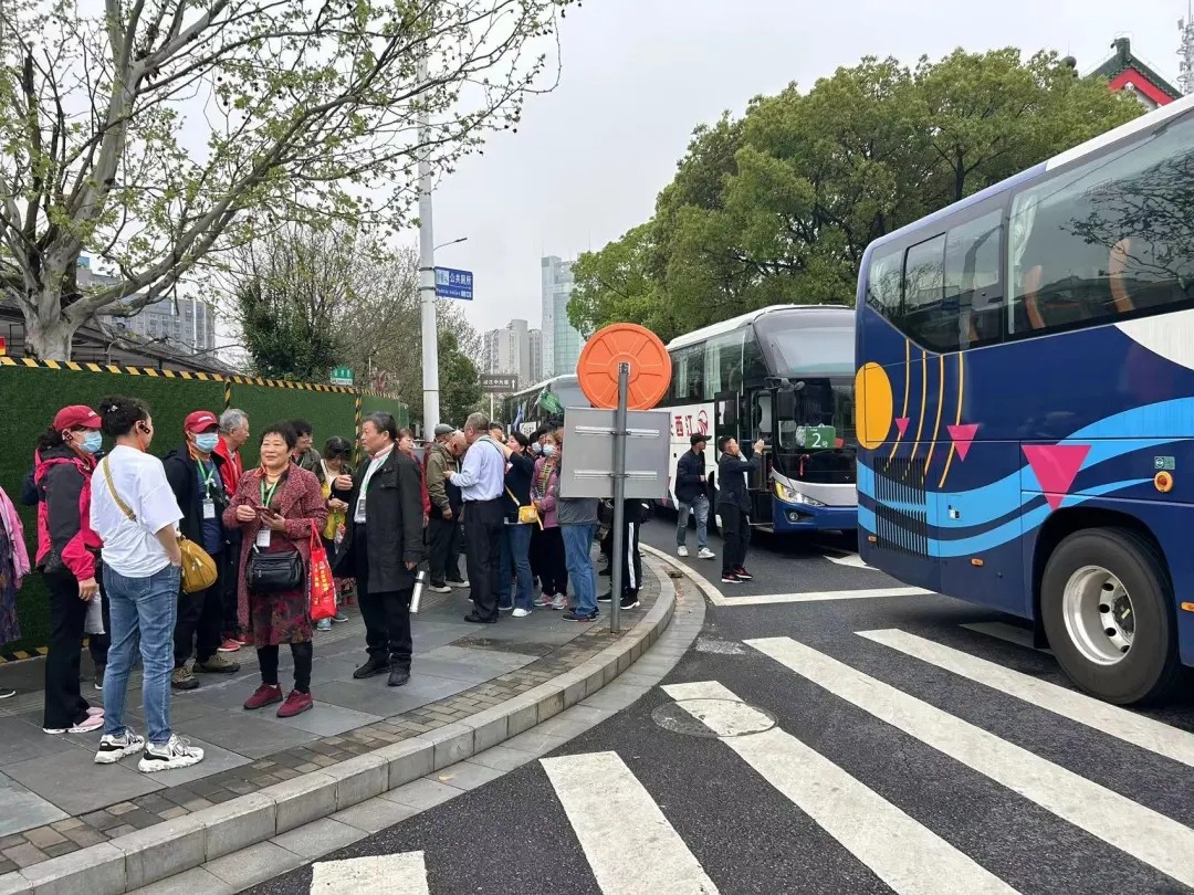 都市城際公交:承接長期旅游用車業務