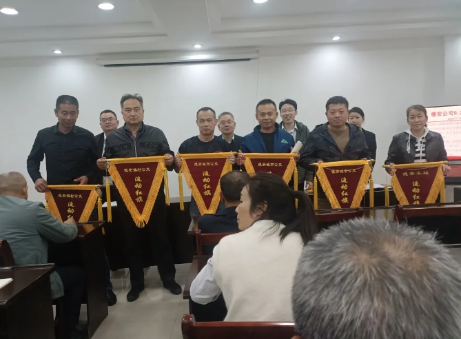 九江長運(yùn) 組織開展第三季度優(yōu)秀駕駛員及站務(wù)員評(píng)比活動(dòng)